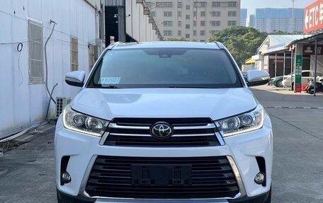 Toyota Highlander III, 2021 год, 3 450 000 рублей, 2 фотография