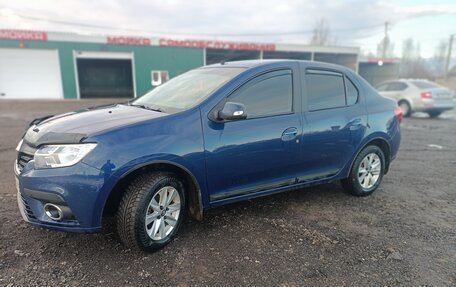 Renault Logan II, 2018 год, 900 000 рублей, 4 фотография