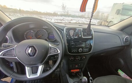Renault Logan II, 2018 год, 900 000 рублей, 5 фотография
