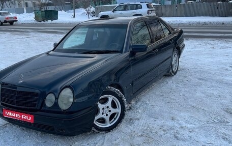 Mercedes-Benz E-Класс, 1997 год, 300 000 рублей, 1 фотография