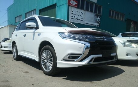 Mitsubishi Outlander III рестайлинг 3, 2018 год, 2 900 000 рублей, 8 фотография