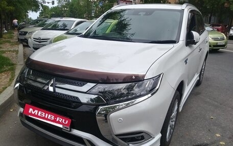 Mitsubishi Outlander III рестайлинг 3, 2018 год, 2 900 000 рублей, 2 фотография