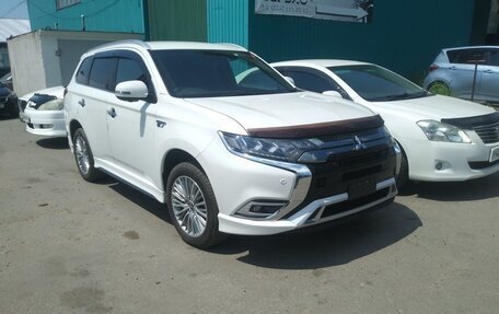 Mitsubishi Outlander III рестайлинг 3, 2018 год, 2 900 000 рублей, 5 фотография