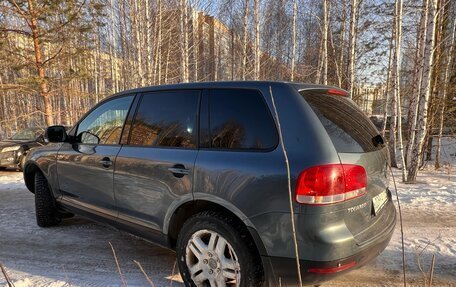 Volkswagen Touareg III, 2003 год, 1 050 000 рублей, 2 фотография