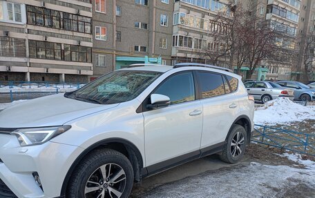 Toyota RAV4, 2019 год, 2 850 000 рублей, 4 фотография