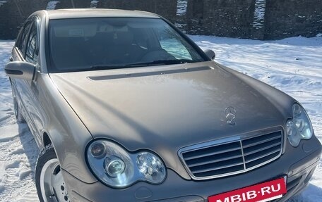 Mercedes-Benz C-Класс, 2004 год, 1 110 000 рублей, 3 фотография