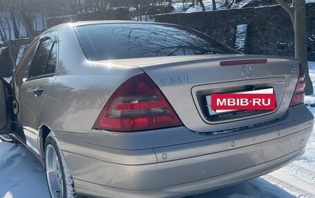 Mercedes-Benz C-Класс, 2004 год, 1 110 000 рублей, 13 фотография