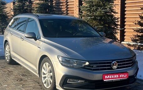 Volkswagen Passat B8 рестайлинг, 2019 год, 3 800 000 рублей, 2 фотография