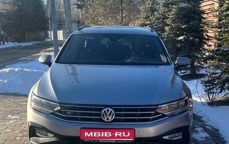 Volkswagen Passat B8 рестайлинг, 2019 год, 3 800 000 рублей, 3 фотография