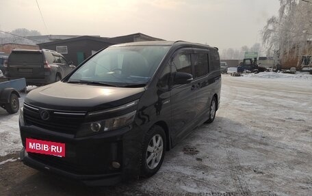 Toyota Voxy III, 2014 год, 2 350 000 рублей, 3 фотография