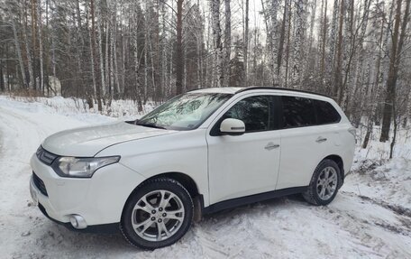 Mitsubishi Outlander III рестайлинг 3, 2012 год, 1 370 000 рублей, 3 фотография