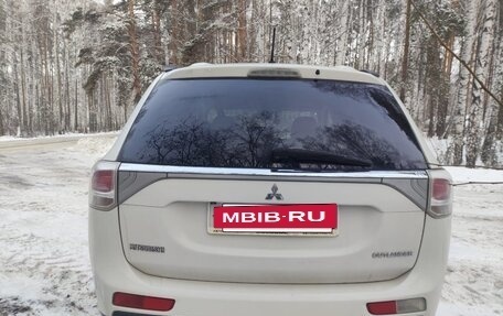 Mitsubishi Outlander III рестайлинг 3, 2012 год, 1 370 000 рублей, 4 фотография