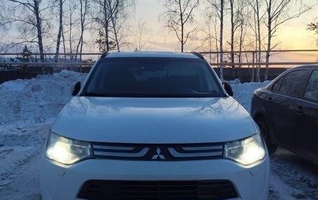 Mitsubishi Outlander III рестайлинг 3, 2012 год, 1 370 000 рублей, 6 фотография