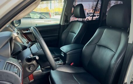 Toyota Land Cruiser Prado 150 рестайлинг 2, 2017 год, 4 900 000 рублей, 13 фотография