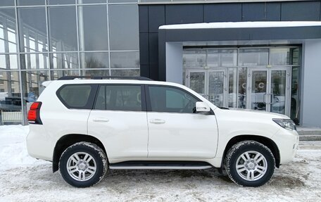 Toyota Land Cruiser Prado 150 рестайлинг 2, 2020 год, 5 930 000 рублей, 6 фотография