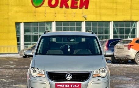 Volkswagen Touran III, 2009 год, 719 999 рублей, 1 фотография