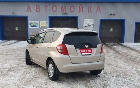 Honda Fit III, 2010 год, 900 000 рублей, 6 фотография