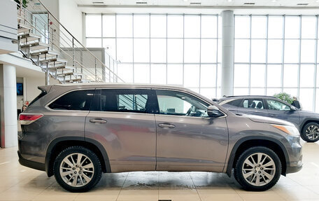 Toyota Highlander III, 2015 год, 3 290 000 рублей, 4 фотография