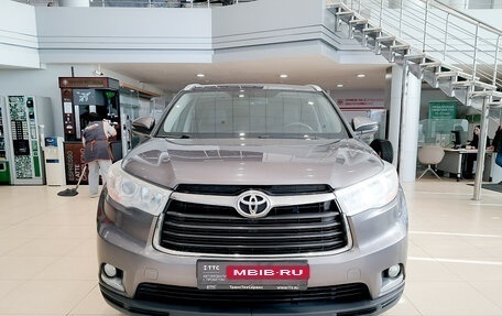 Toyota Highlander III, 2015 год, 3 290 000 рублей, 2 фотография