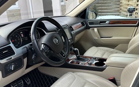 Volkswagen Touareg III, 2010 год, 2 430 000 рублей, 11 фотография