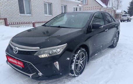 Toyota Camry, 2017 год, 2 400 000 рублей, 3 фотография