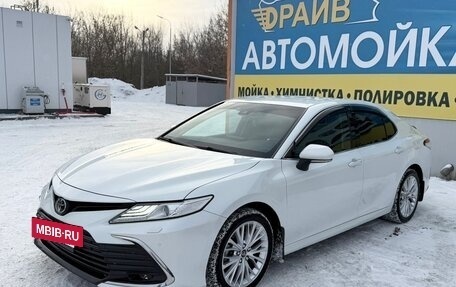 Toyota Camry, 2021 год, 2 650 000 рублей, 2 фотография