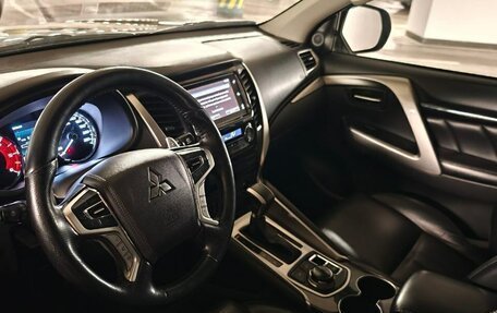 Mitsubishi Pajero Sport III рестайлинг, 2018 год, 3 130 000 рублей, 11 фотография