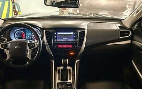 Mitsubishi Pajero Sport III рестайлинг, 2018 год, 3 130 000 рублей, 13 фотография