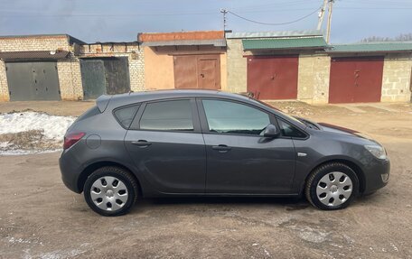 Opel Astra J, 2011 год, 700 000 рублей, 3 фотография