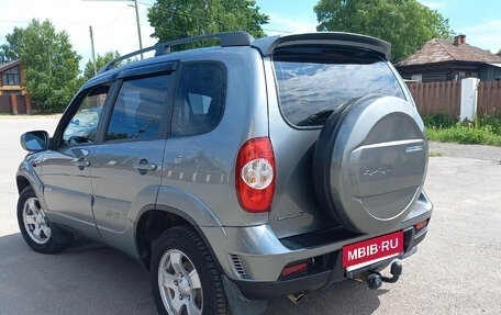 Chevrolet Niva I рестайлинг, 2010 год, 550 000 рублей, 3 фотография