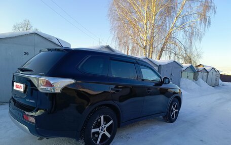 Mitsubishi Outlander III рестайлинг 3, 2014 год, 1 850 000 рублей, 6 фотография