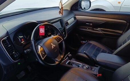 Mitsubishi Outlander III рестайлинг 3, 2014 год, 1 850 000 рублей, 9 фотография