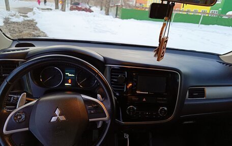 Mitsubishi Outlander III рестайлинг 3, 2014 год, 1 850 000 рублей, 11 фотография