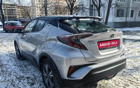 Toyota C-HR I рестайлинг, 2018 год, 2 300 000 рублей, 2 фотография