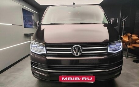 Volkswagen Caravelle T6 рестайлинг, 2017 год, 3 328 000 рублей, 2 фотография