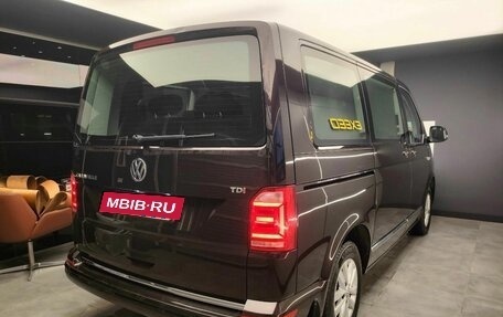 Volkswagen Caravelle T6 рестайлинг, 2017 год, 3 328 000 рублей, 4 фотография