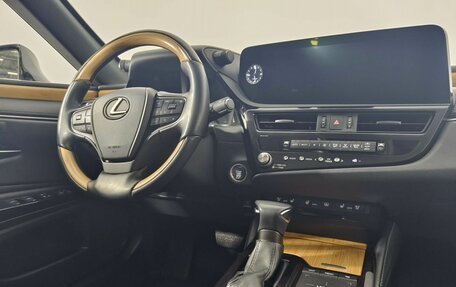 Lexus ES VII, 2021 год, 4 750 000 рублей, 14 фотография