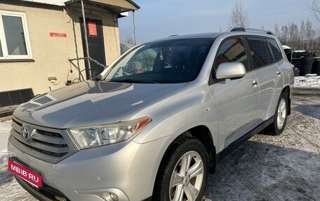 Toyota Highlander III, 2011 год, 1 789 000 рублей, 2 фотография