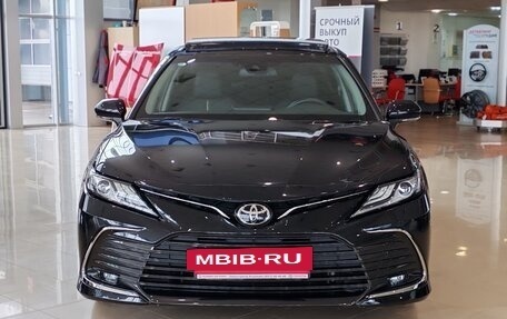 Toyota Camry, 2022 год, 3 695 000 рублей, 2 фотография