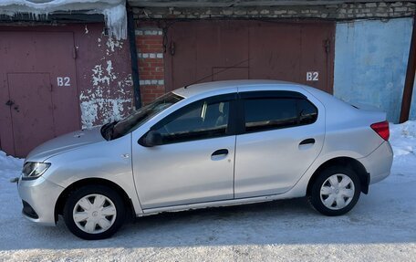 Renault Logan II, 2018 год, 720 000 рублей, 2 фотография