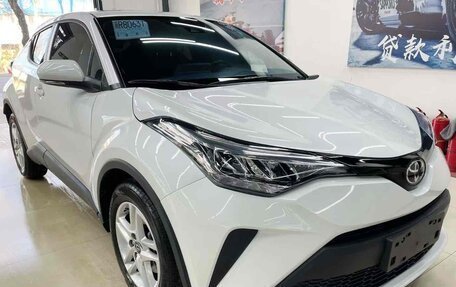 Toyota C-HR I рестайлинг, 2022 год, 2 125 000 рублей, 5 фотография