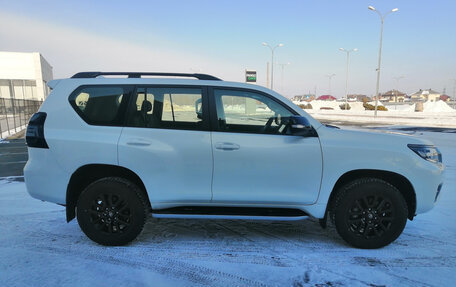 Toyota Land Cruiser Prado 150 рестайлинг 2, 2022 год, 7 895 000 рублей, 3 фотография