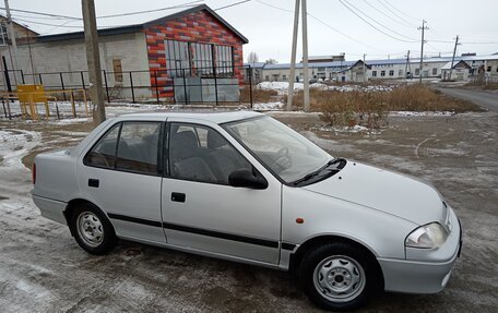 Suzuki Swift II, 2001 год, 235 000 рублей, 1 фотография