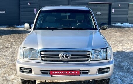 Toyota Land Cruiser 100 рестайлинг 2, 2003 год, 1 600 000 рублей, 2 фотография