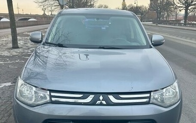 Mitsubishi Outlander III рестайлинг 3, 2013 год, 1 697 000 рублей, 1 фотография