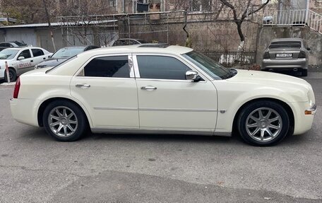 Chrysler 300C II, 2004 год, 1 450 000 рублей, 8 фотография