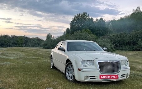 Chrysler 300C II, 2004 год, 1 450 000 рублей, 5 фотография