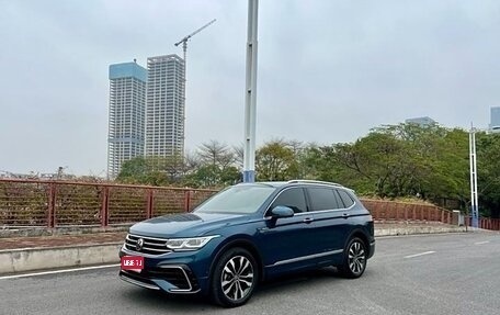 Volkswagen Tiguan II, 2022 год, 2 750 000 рублей, 1 фотография