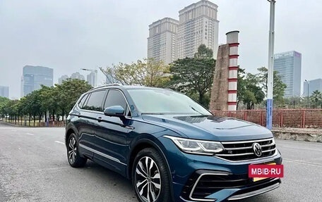 Volkswagen Tiguan II, 2022 год, 2 750 000 рублей, 2 фотография