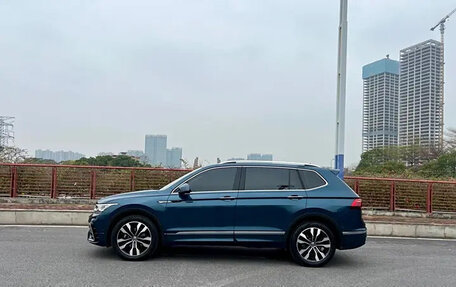 Volkswagen Tiguan II, 2022 год, 2 750 000 рублей, 18 фотография